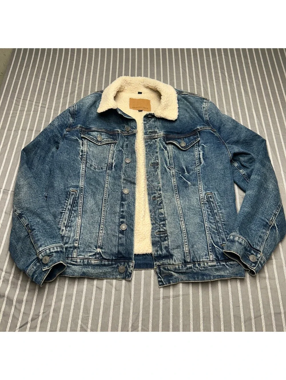 American Eagle Light Blue Sherpa Lined Mens Large Denim Jean Trucker Jacket